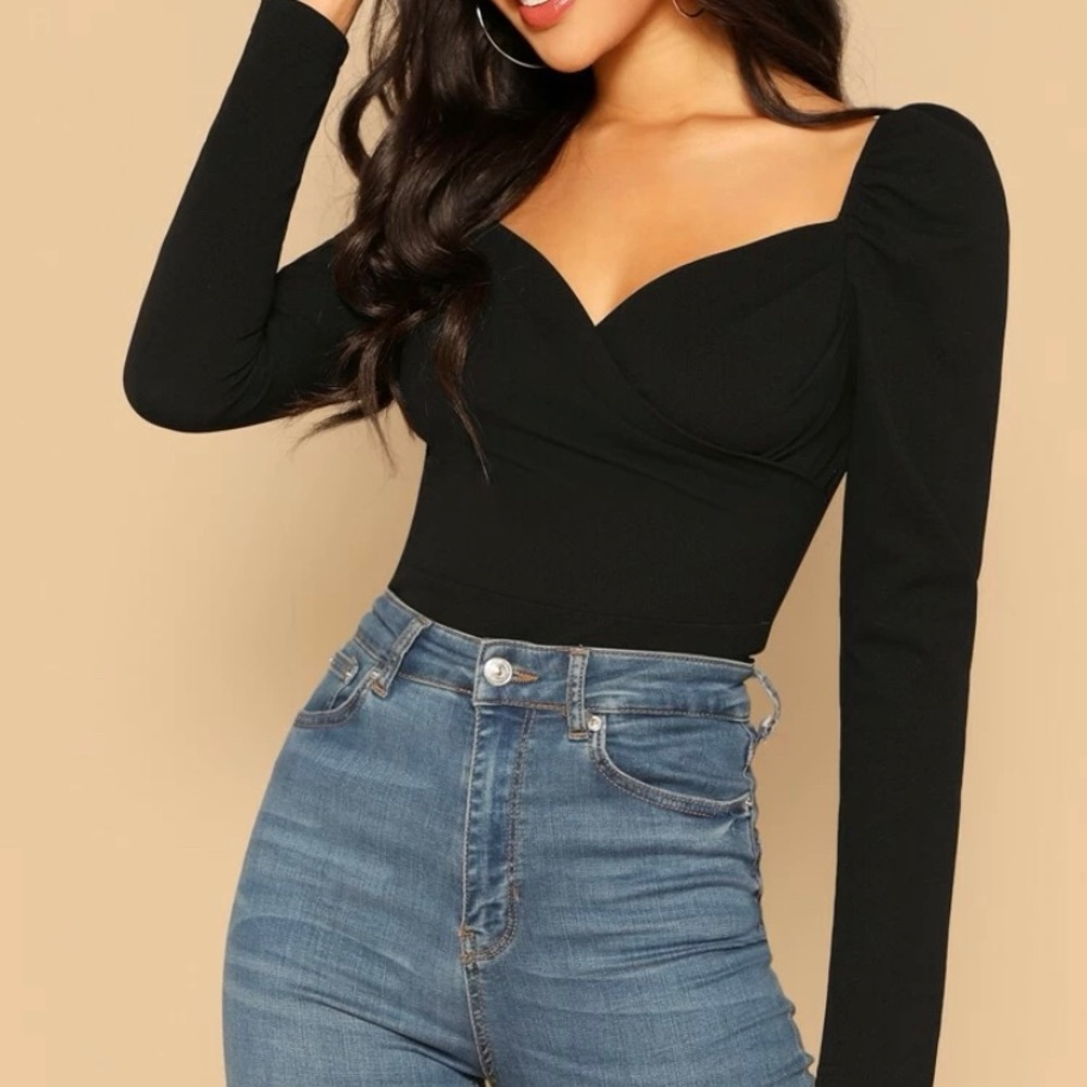 Black Sweetheart Neckline Form-Fitted Long Sleeve Zip Back Top